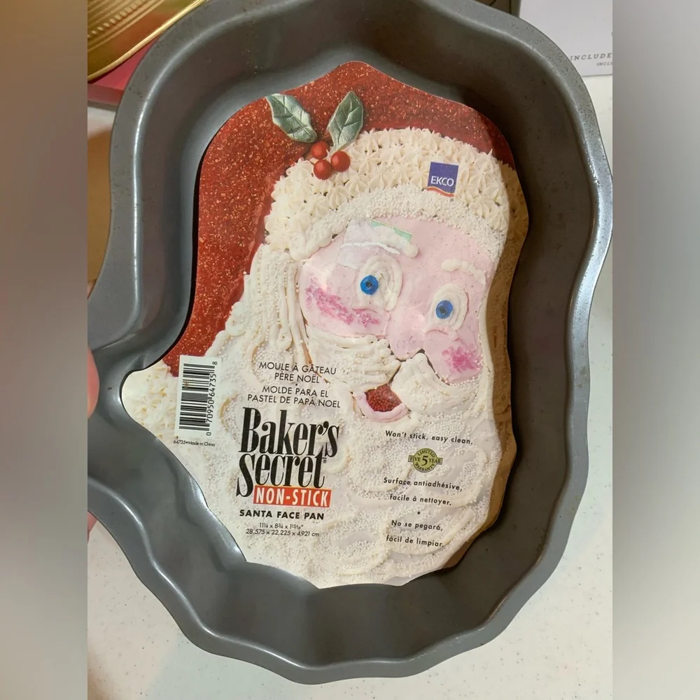Baker's Secret Santa Face Cake Pan Christmas Non-Stick Holiday Bakeware Vintage